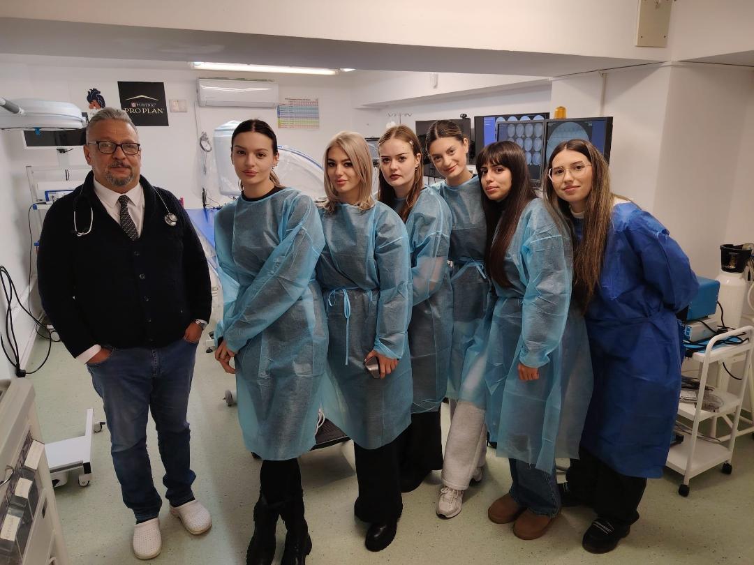 Performanta medicala de top trebuie impartasita tinerilor studenti